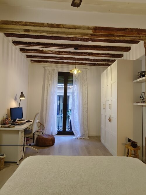 Room in a 3-person shared flat in Ciutat Vella · 3