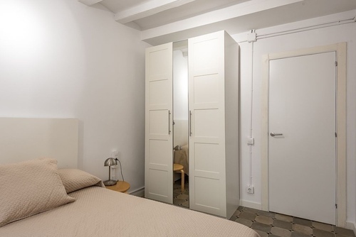 Room in a 4-person shared flat in Ciutat Vella · 4
