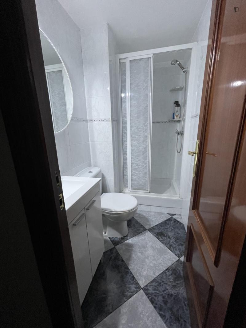 Furnished room in a 4-person shared flat in L'Hospitalet · 4