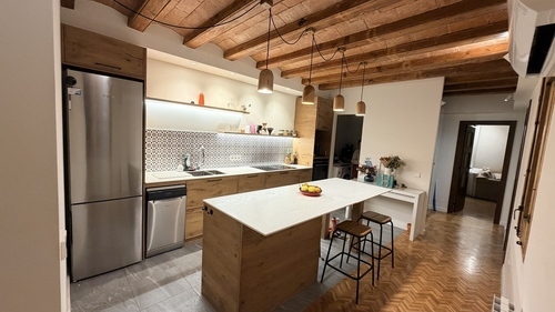 Room in a 3-person shared flat in Ciutat Vella · 3