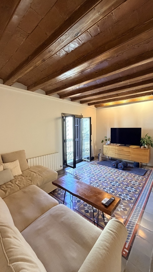 Room in a 3-person shared flat in Ciutat Vella · 4