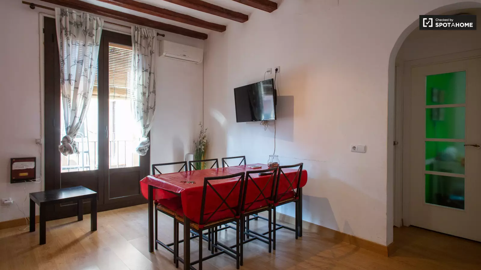 Piso de 2 dormitorios amueblado en Ciutat Vella, 40 m² · 2