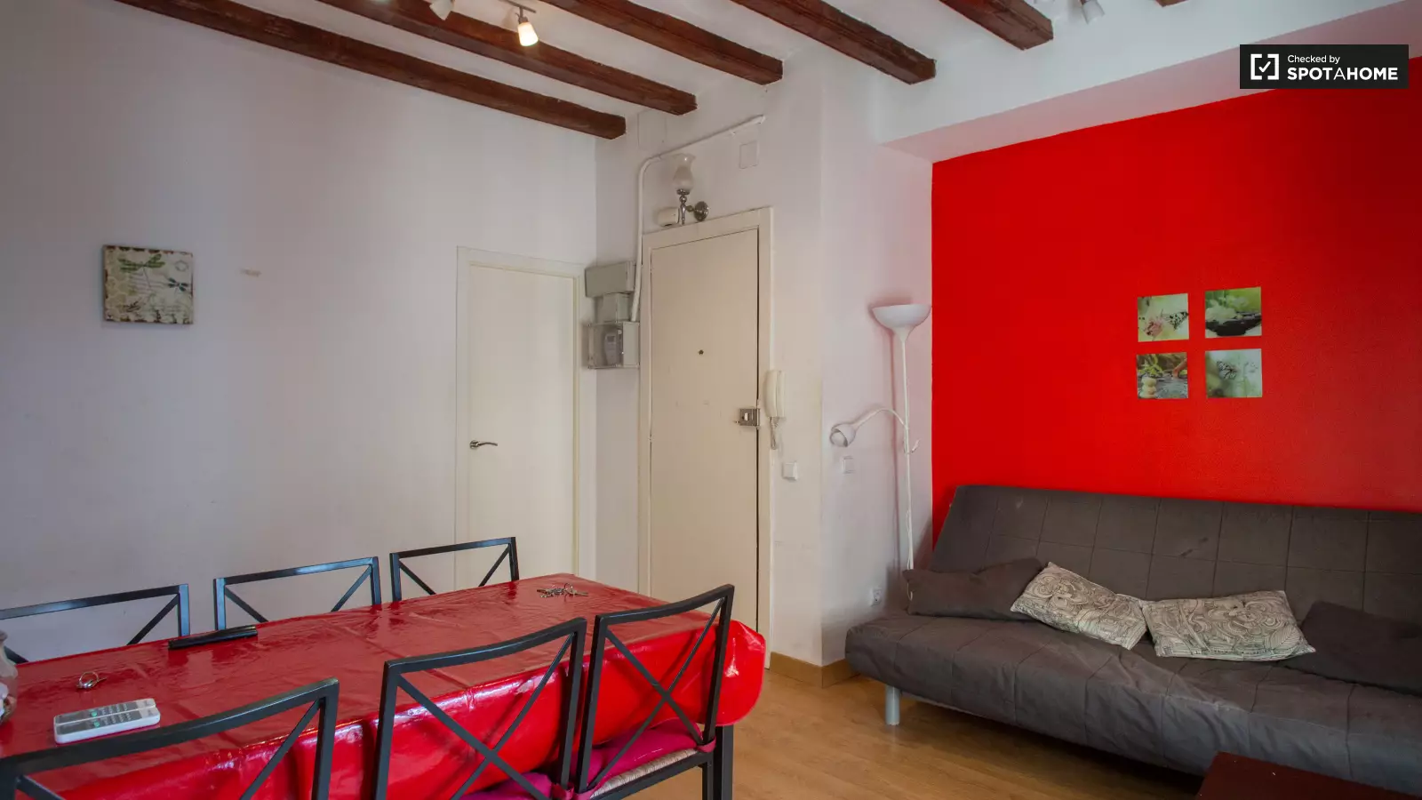 Piso de 2 dormitorios amueblado en Ciutat Vella, 40 m² · 3