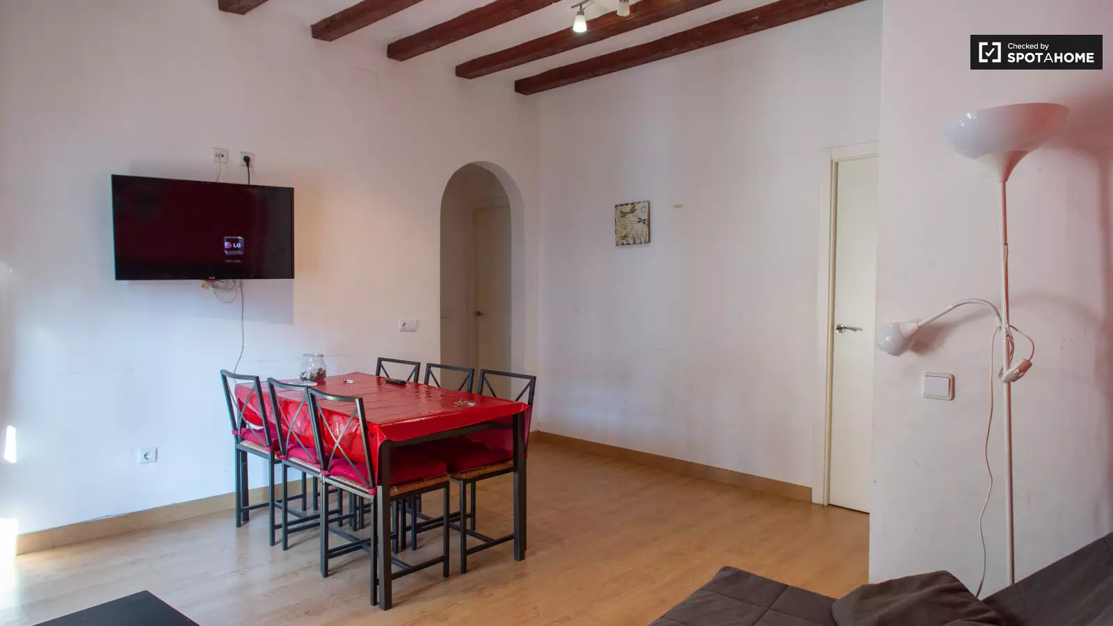 Piso de 2 dormitorios amueblado en Ciutat Vella, 40 m² · 4