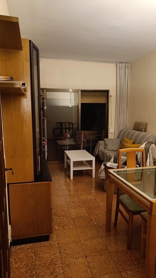 Room in a 3-person shared flat in Eixample · 2