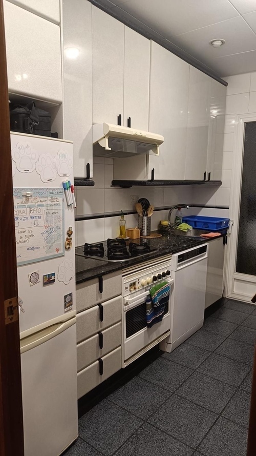 Room in a 3-person shared flat in Eixample · 4