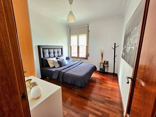 Room in a 3-person shared flat in Eixample · 2