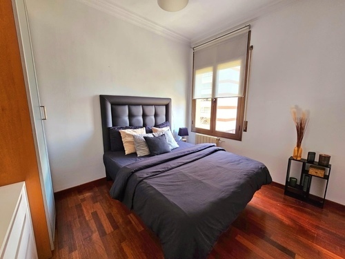 Room in a 3-person shared flat in Eixample · 4