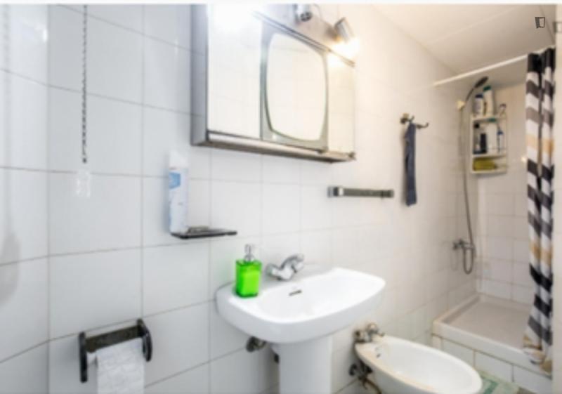 Furnished room in a 5-person shared flat in L'Hospitalet · 2