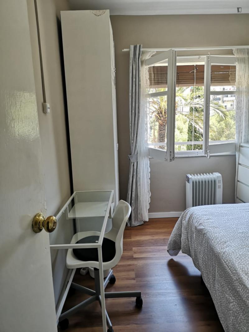 Furnished room in a 5-person shared flat in L'Hospitalet · 3