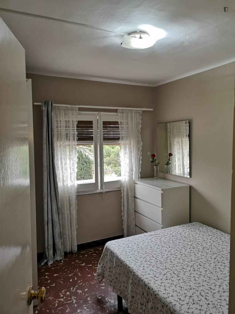 Furnished room in a 5-person shared flat in L'Hospitalet · 4