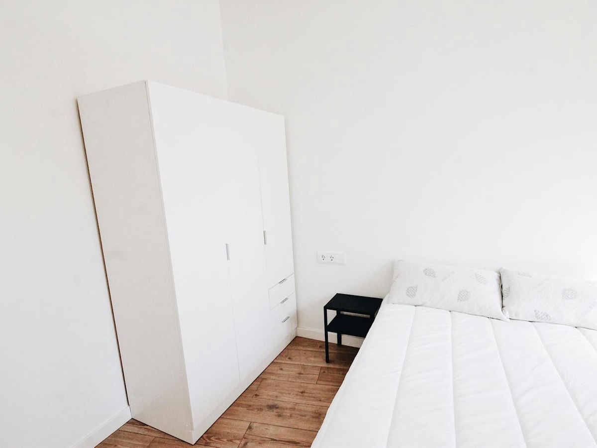 Furnished room in a 3-person shared flat in Sants-Montjuïc · 3