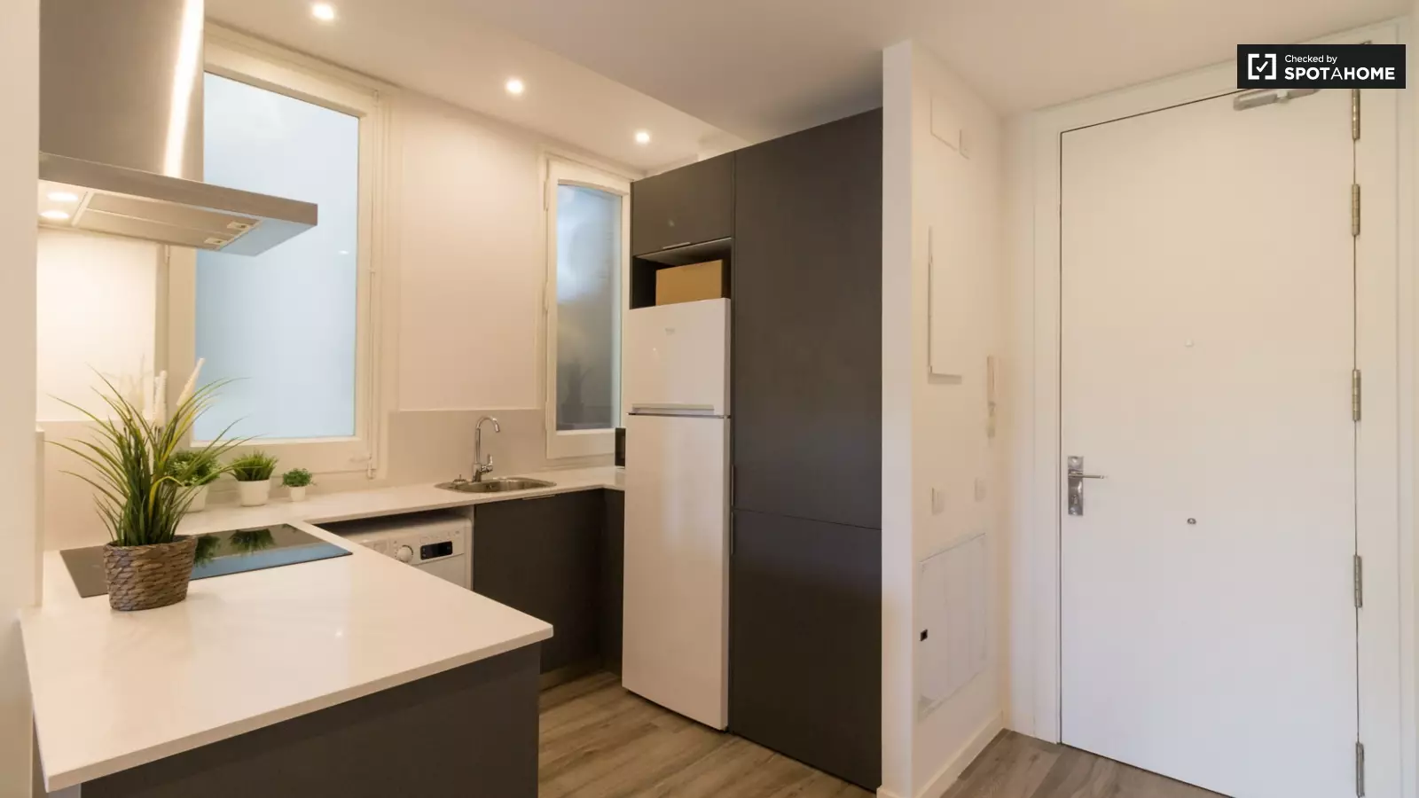 Furnished 1-bedroom flat in Eixample · 3