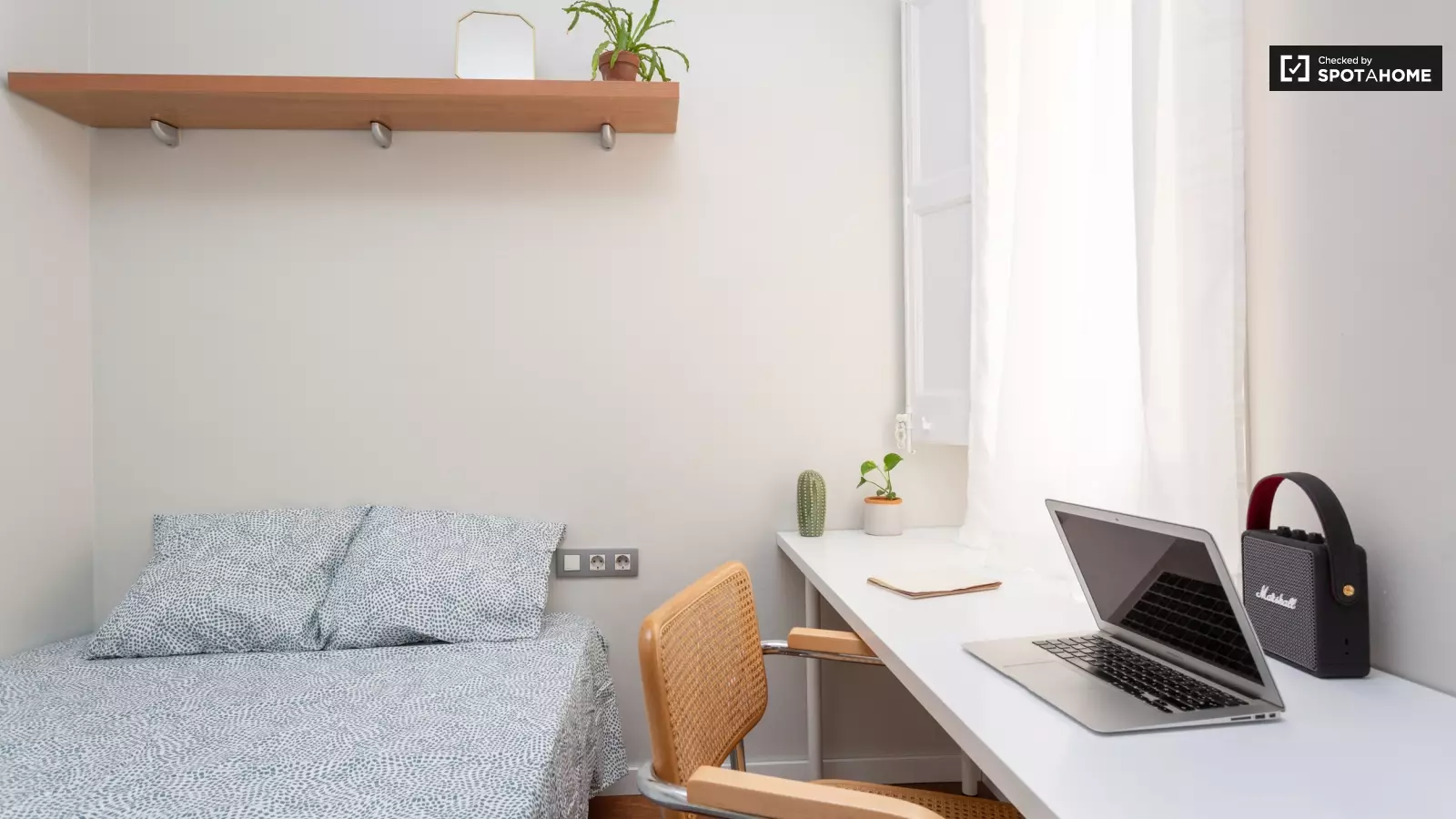 Habitación amueblada en piso compartido de 6 personas en Gràcia · 3