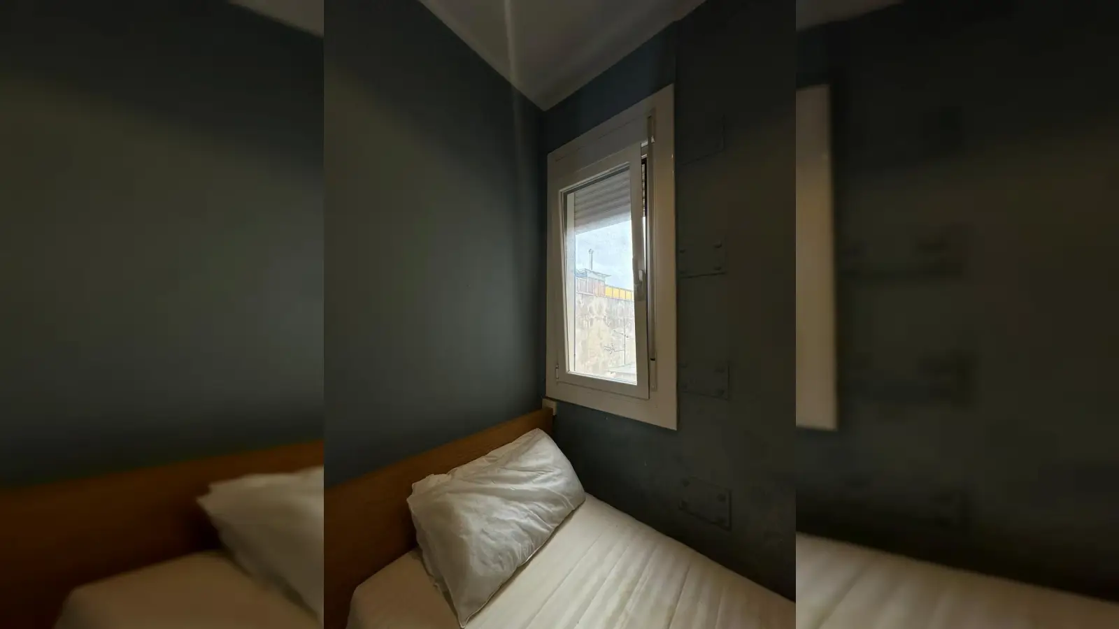 Furnished room in a shared flat in L'Hospitalet · 3