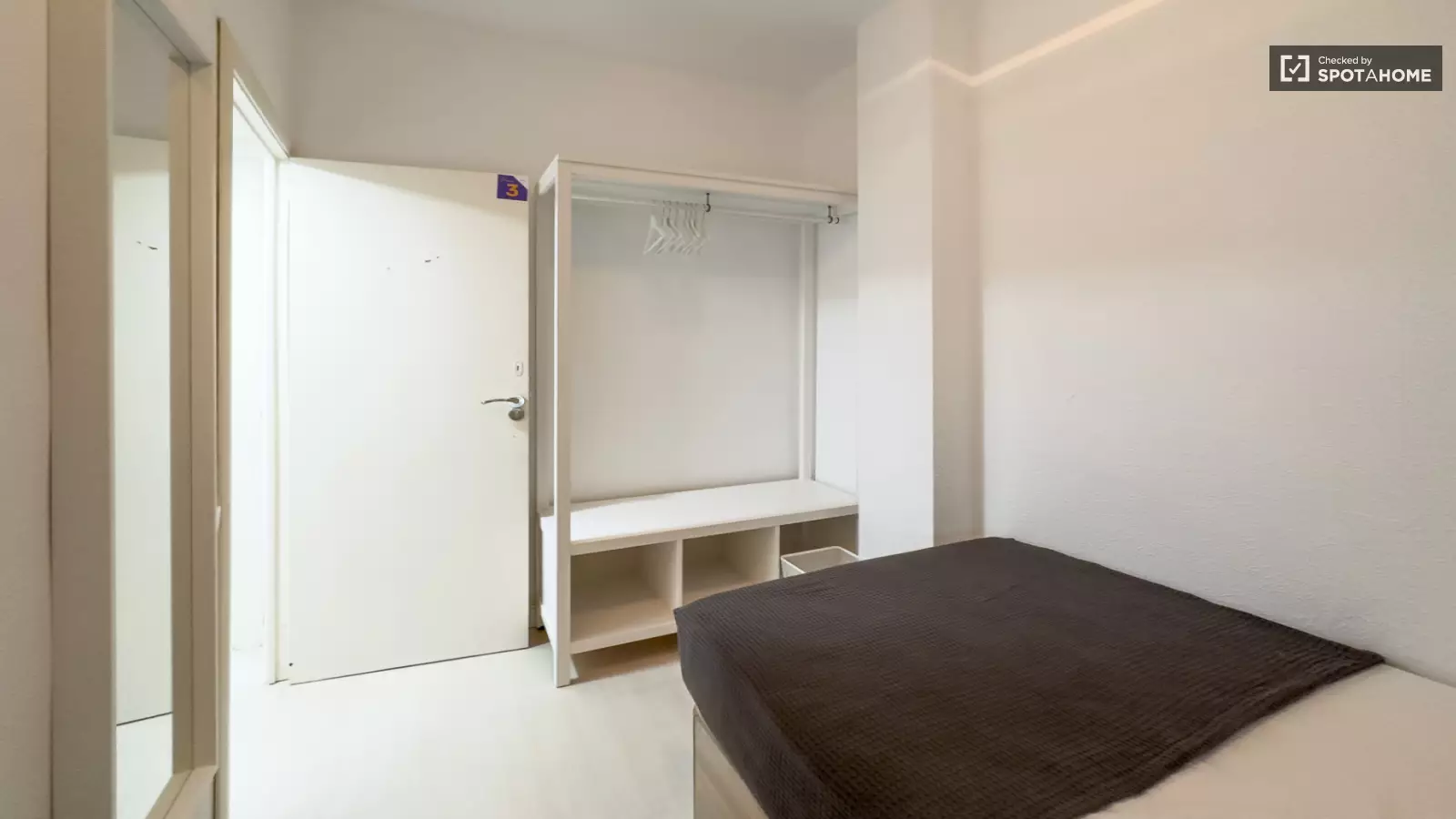 Furnished room in a shared flat in Sants-Montjuïc · 2