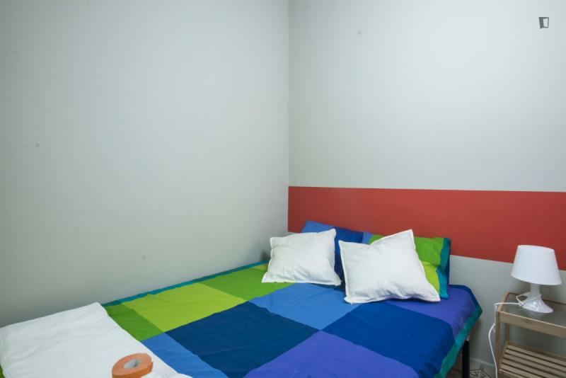 Habitación amueblada en piso compartido de 8 personas en Sarrià–Sant Gervasi · 4