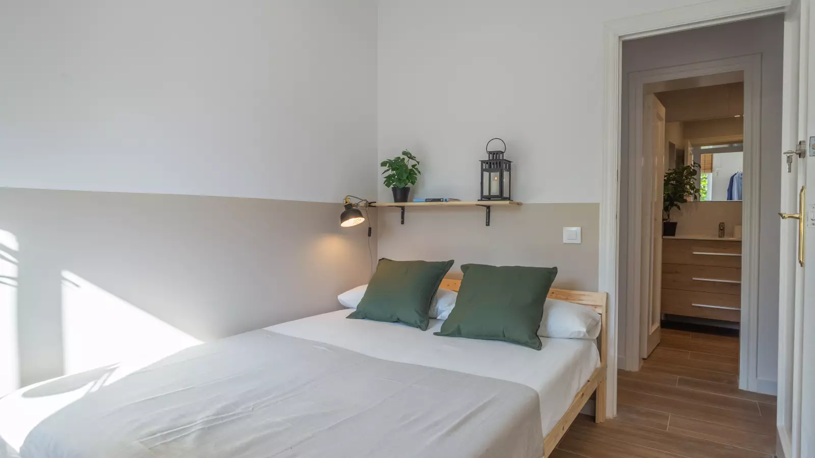 Furnished room in a 7-person shared flat in Sants-Montjuïc · 2