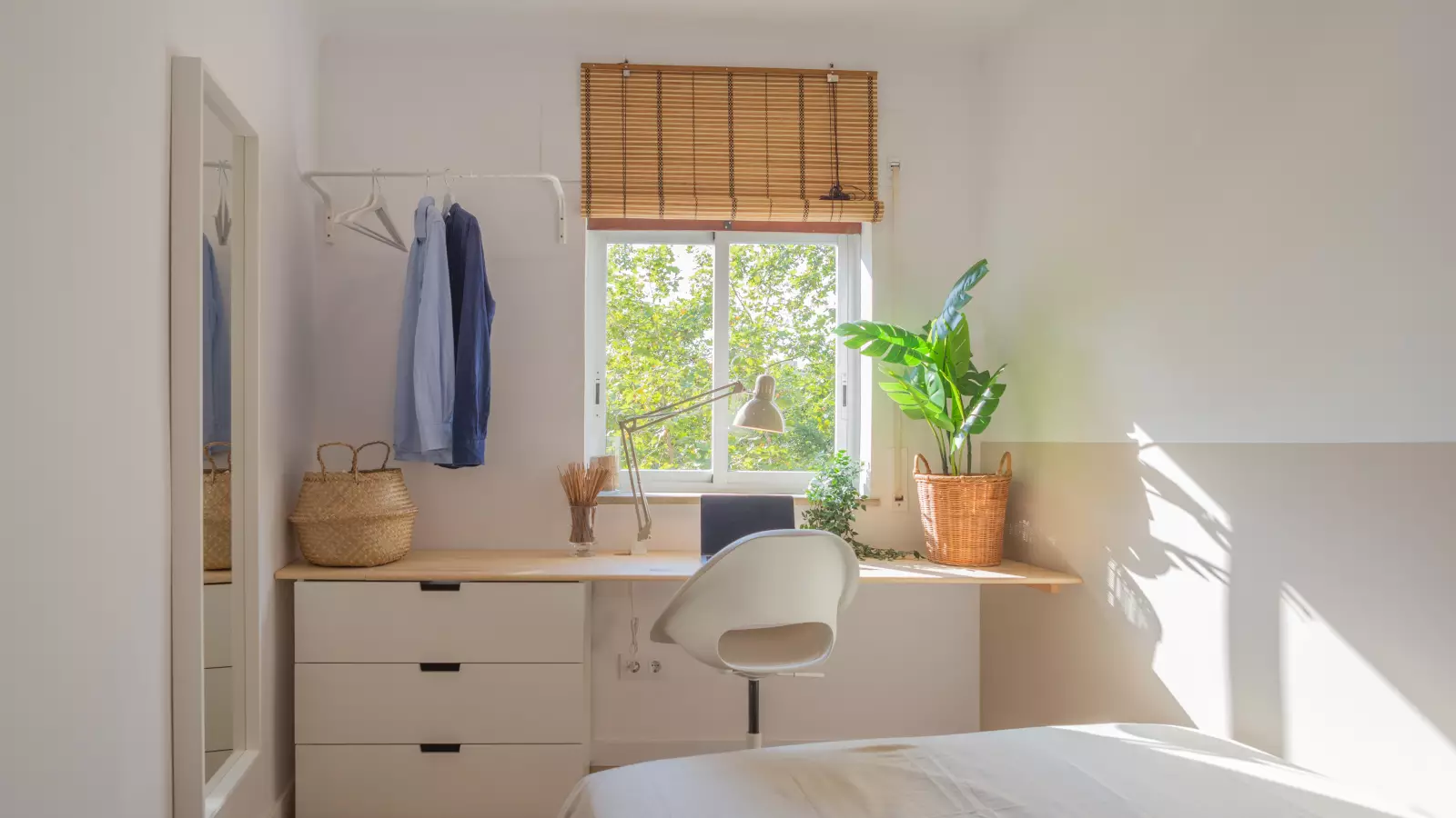 Furnished room in a 7-person shared flat in Sants-Montjuïc · 3