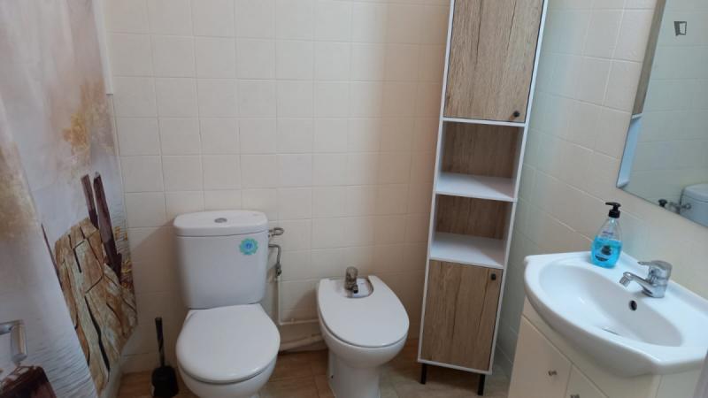 Habitación amueblada en piso compartido de 3 personas en Eixample · 3