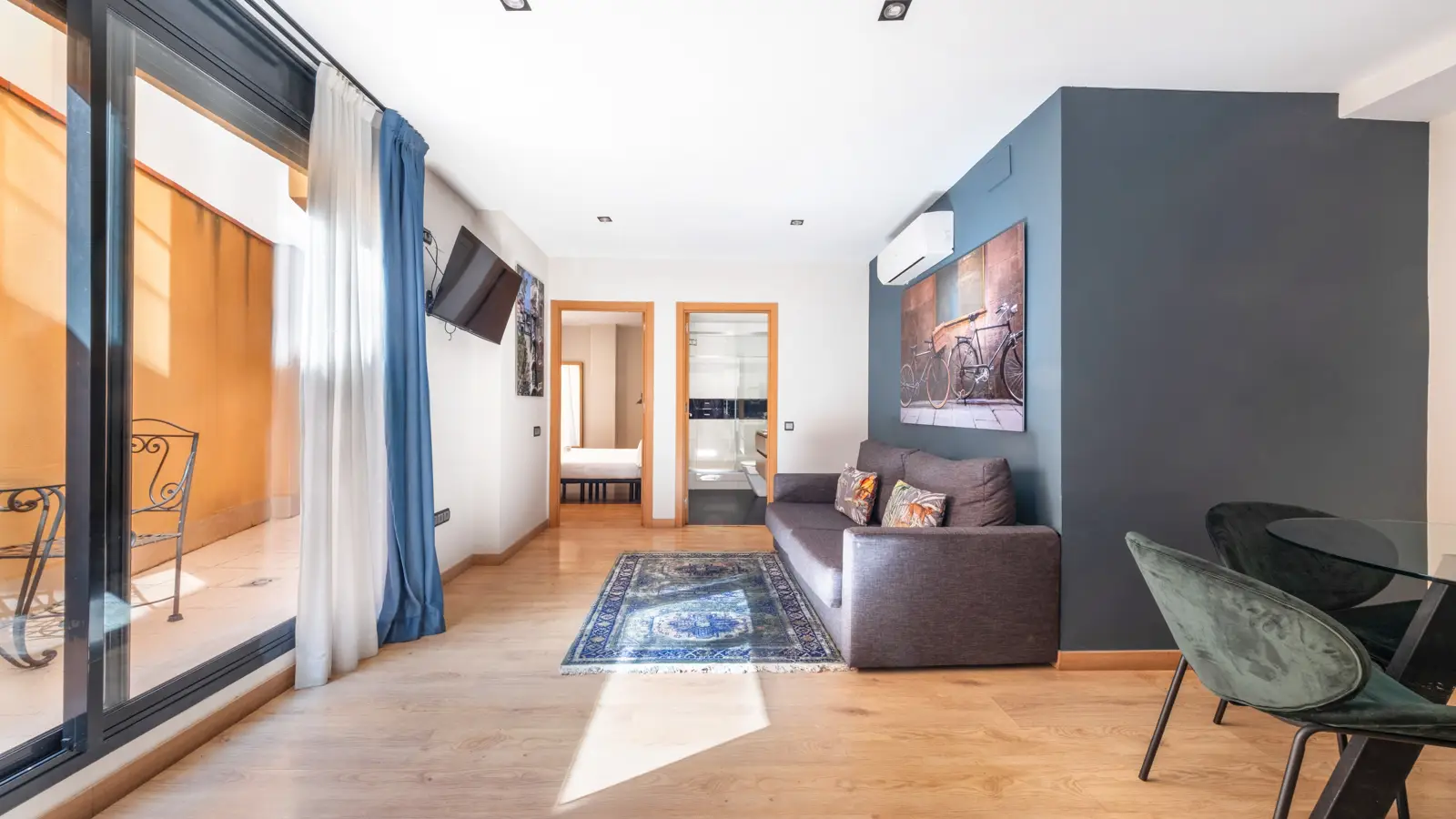 Furnished 1-bedroom flat in Eixample, 55 m² · 2