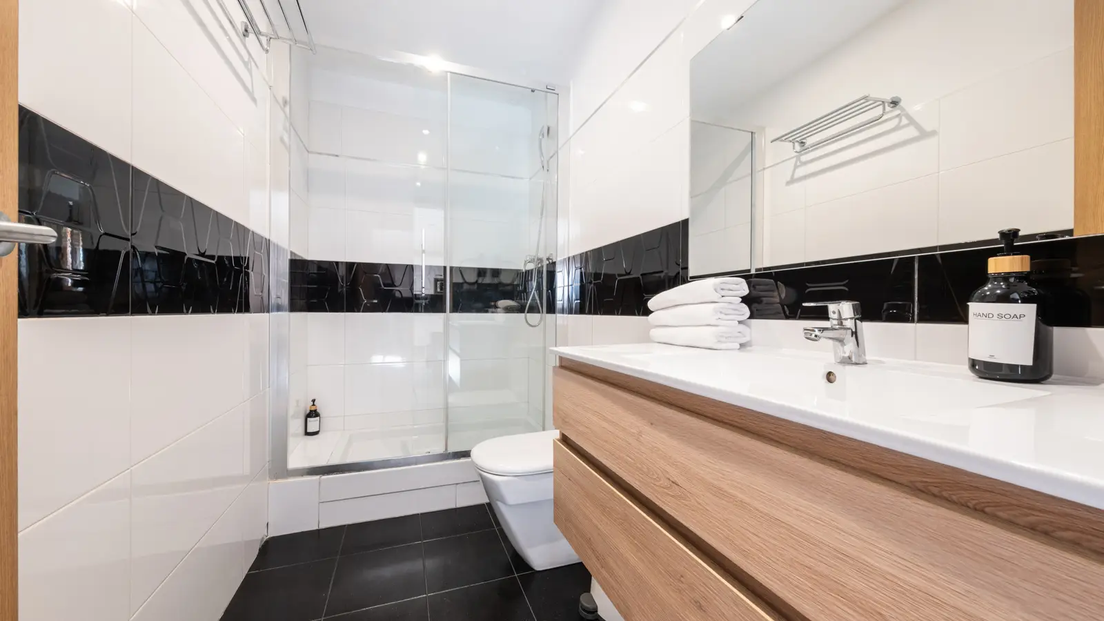 Furnished 1-bedroom flat in Eixample, 55 m² · 4