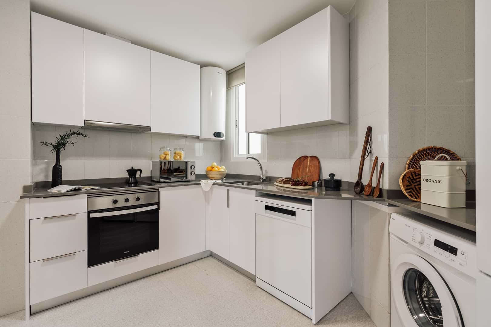 Furnished 3-bedroom flat in Eixample, 114 m² · 3