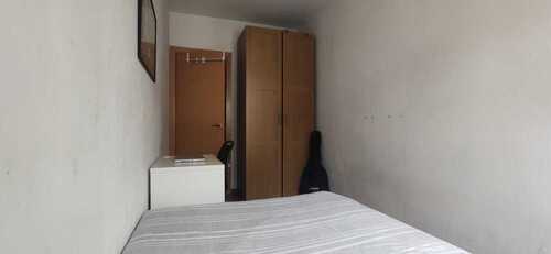 Room in a 4-person shared flat in Eixample · 2