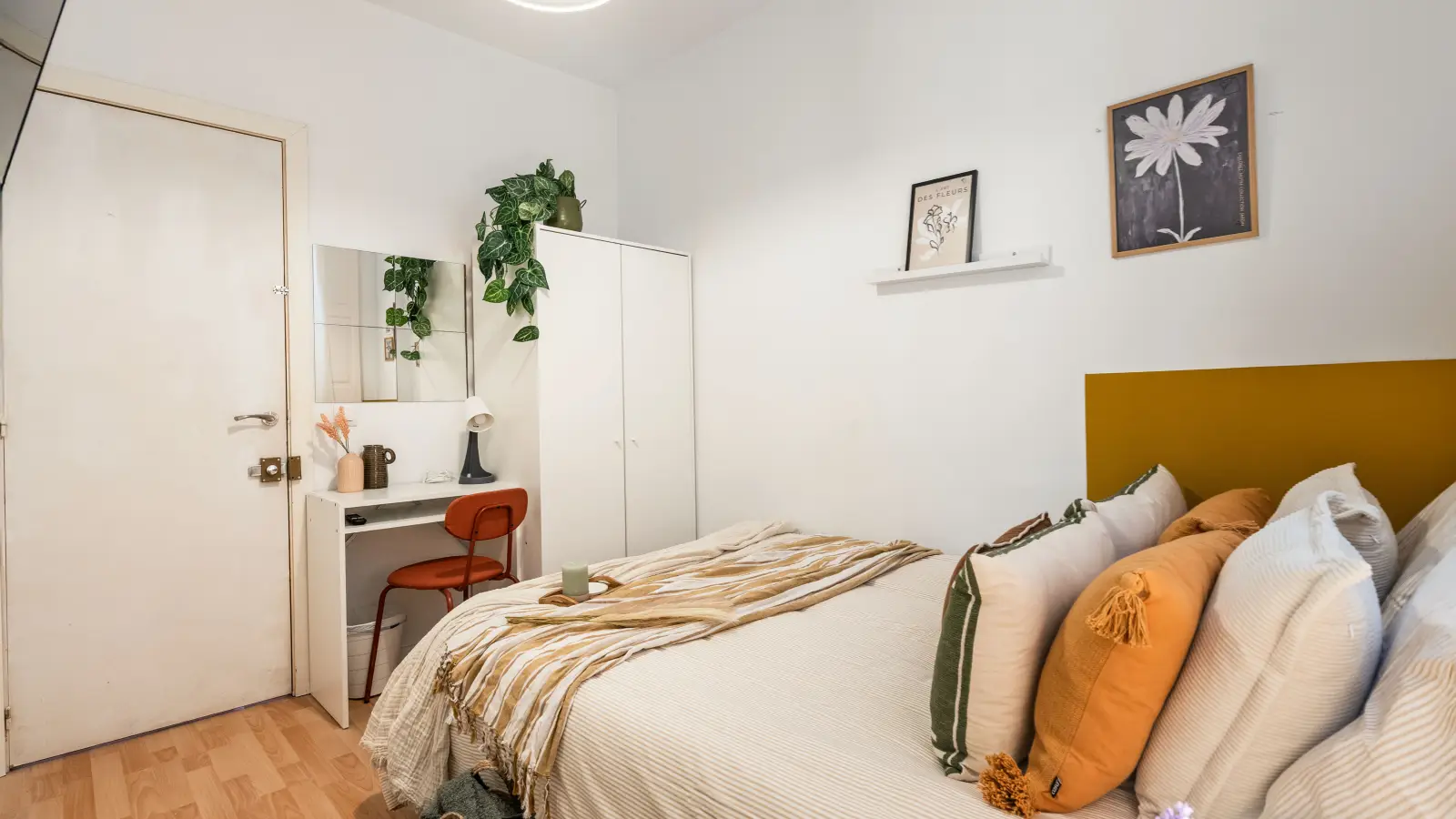 Furnished room in a shared flat in Sants-Montjuïc · 3