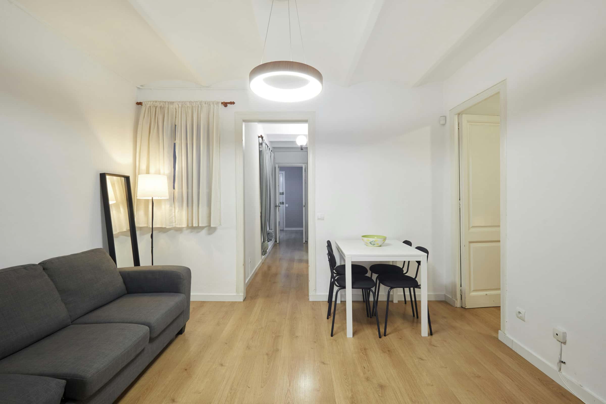 Furnished 3-bedroom flat in Eixample, 71 m² · 2