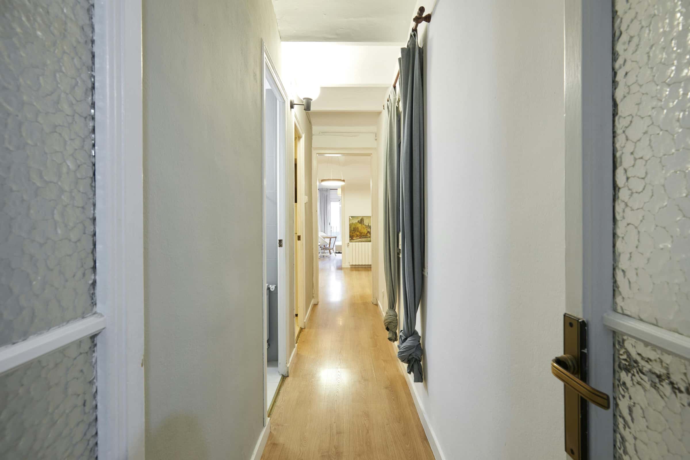 Furnished 3-bedroom flat in Eixample, 71 m² · 3