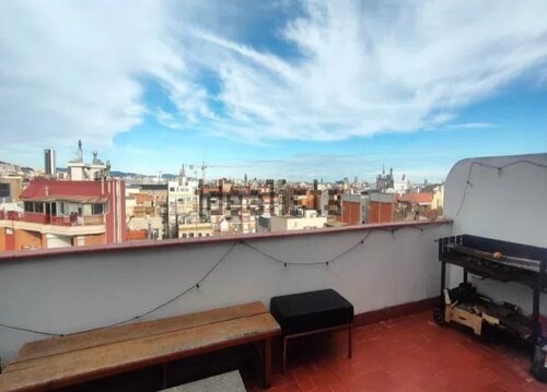 Habitación en piso compartido de 3 personas en Eixample · 2