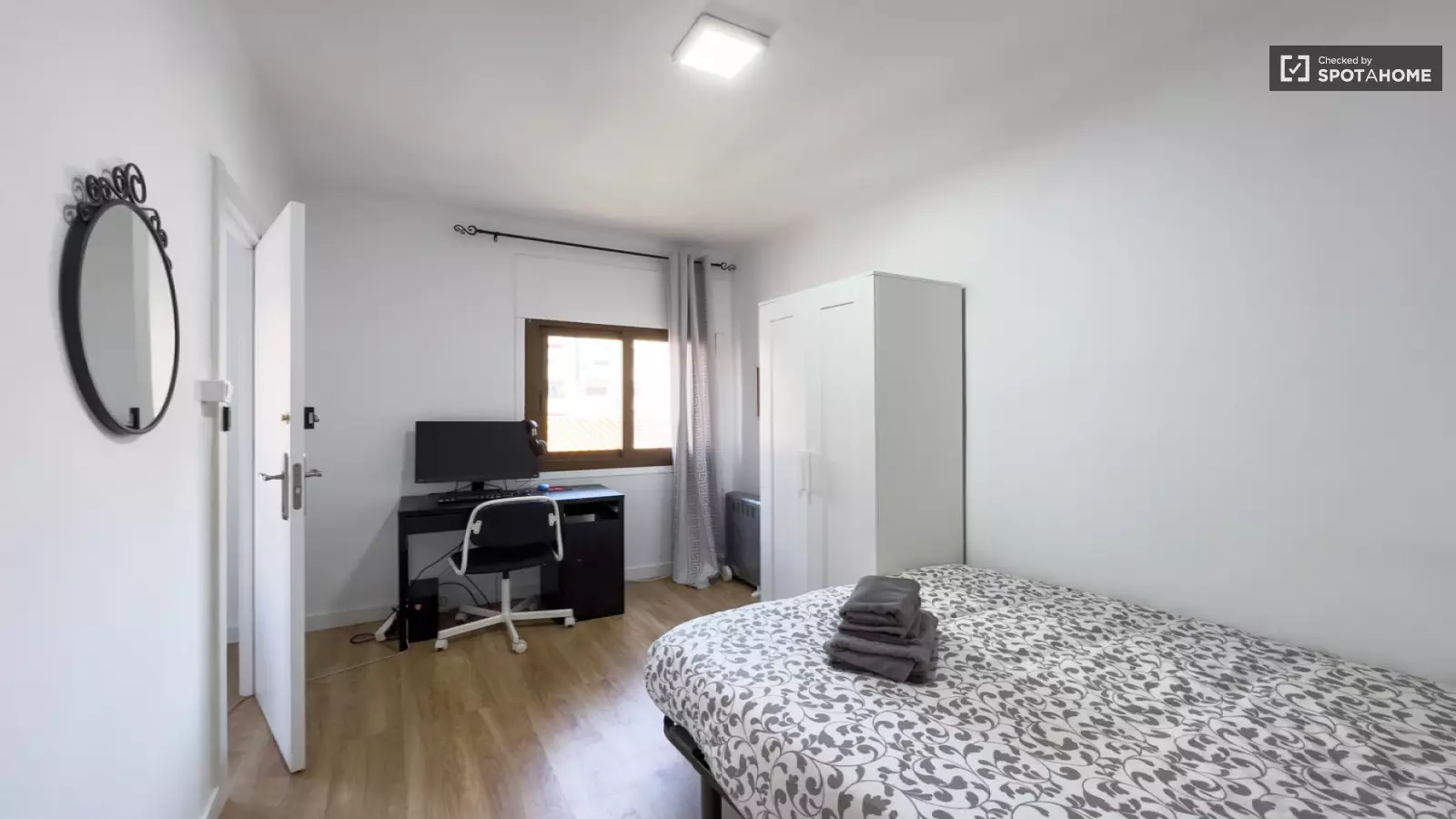 Furnished room in a shared flat in L'Hospitalet · 2