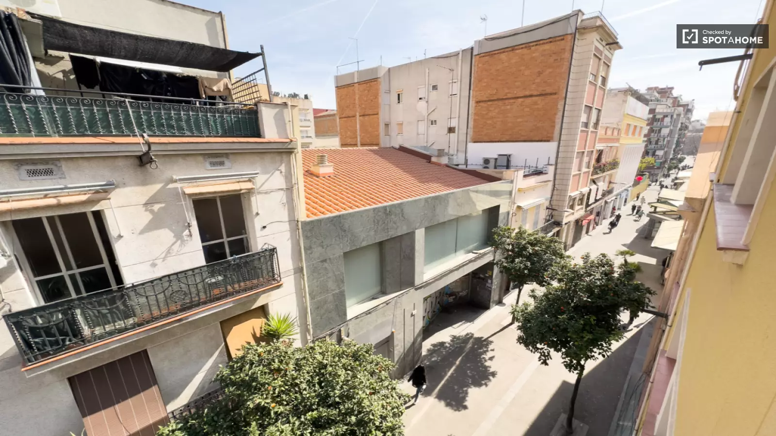 Furnished room in a shared flat in L'Hospitalet · 4