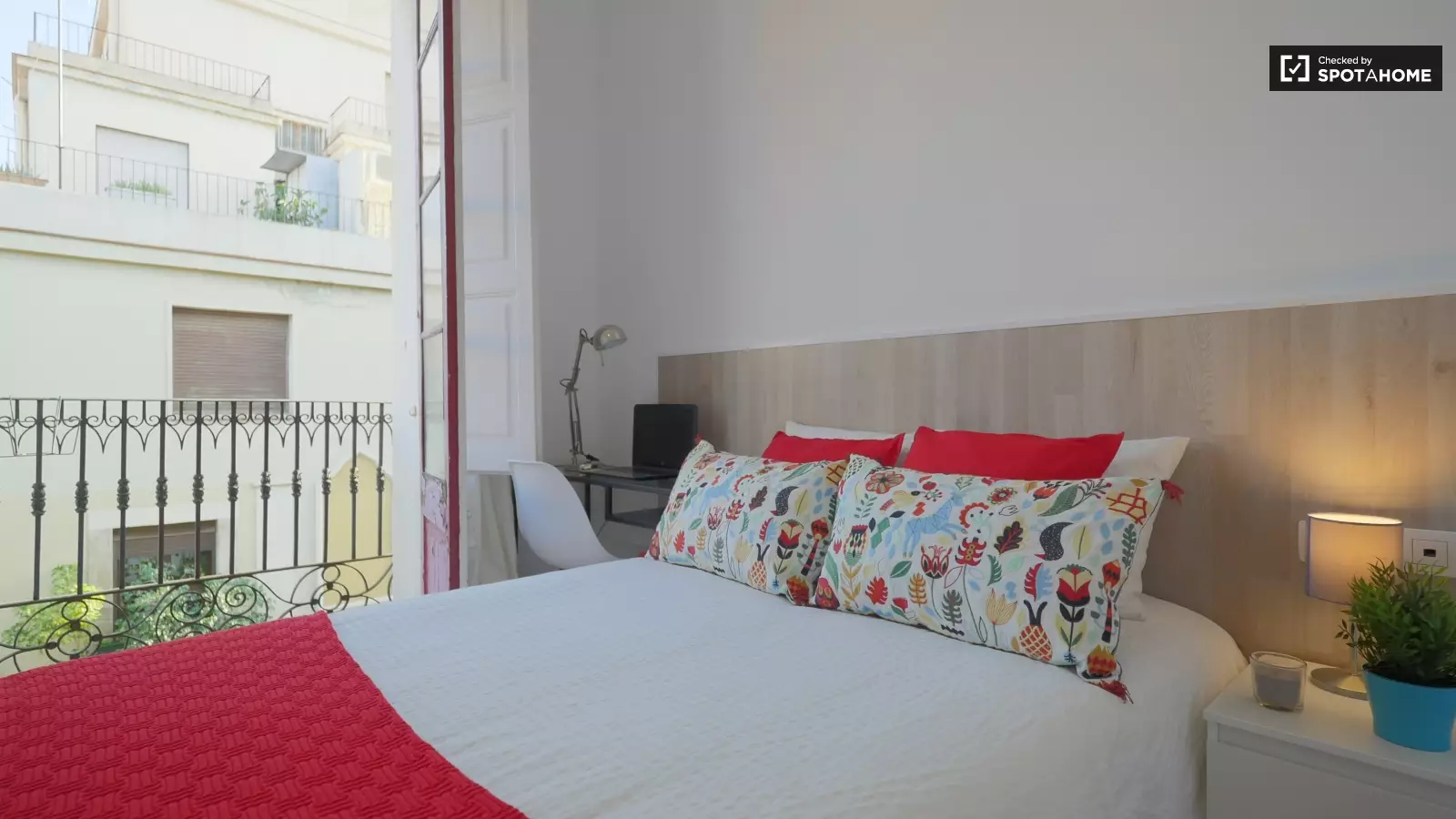 Habitación amueblada en piso compartido de 6 personas en Gràcia · 3