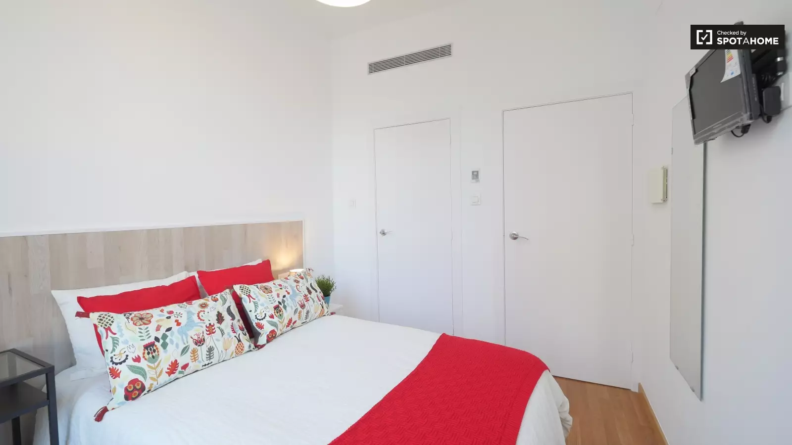Habitación amueblada en piso compartido de 6 personas en Gràcia · 4