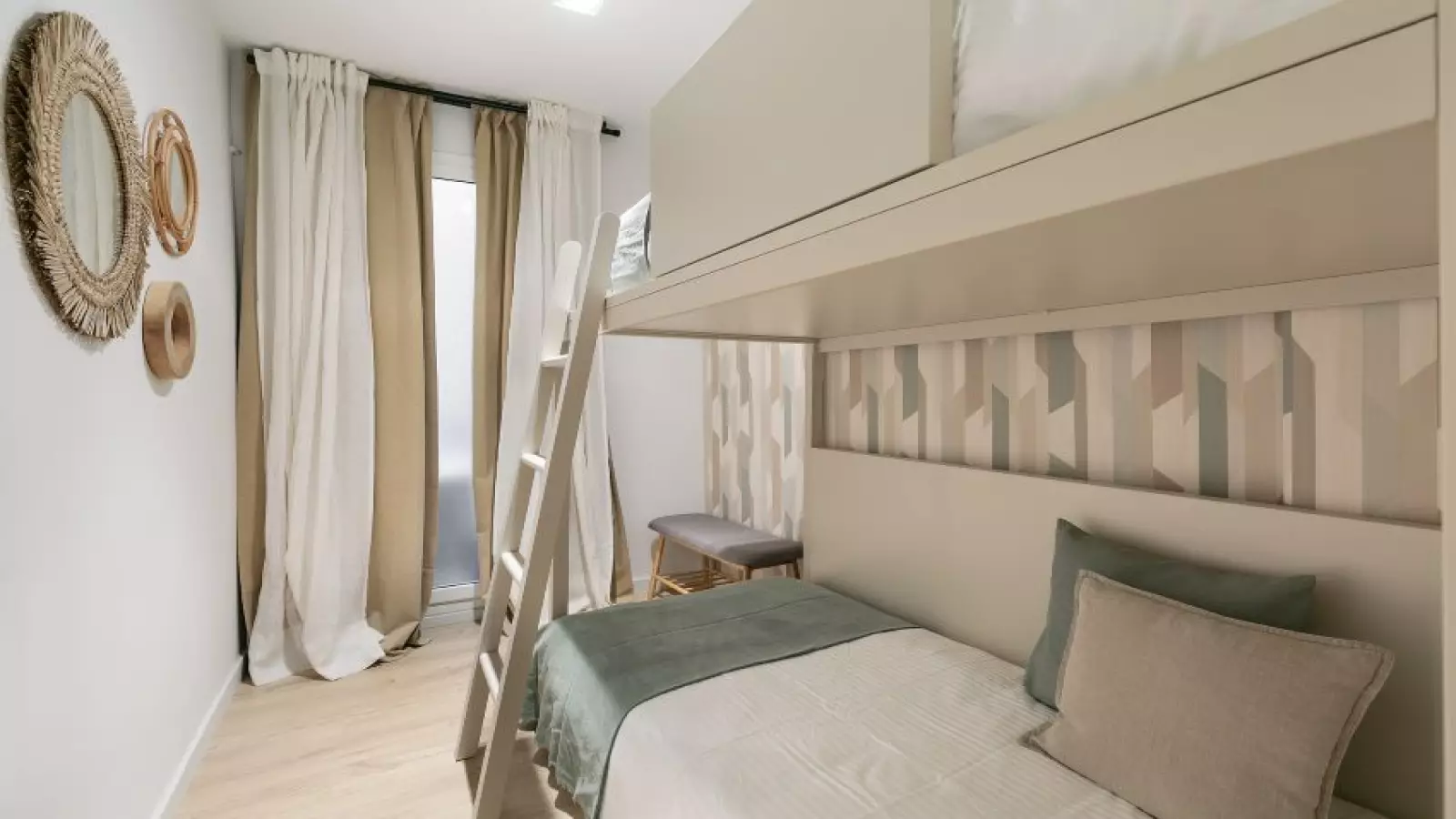 Piso de 1 dormitorio amueblado en Ciutat Vella, 75 m² · 3
