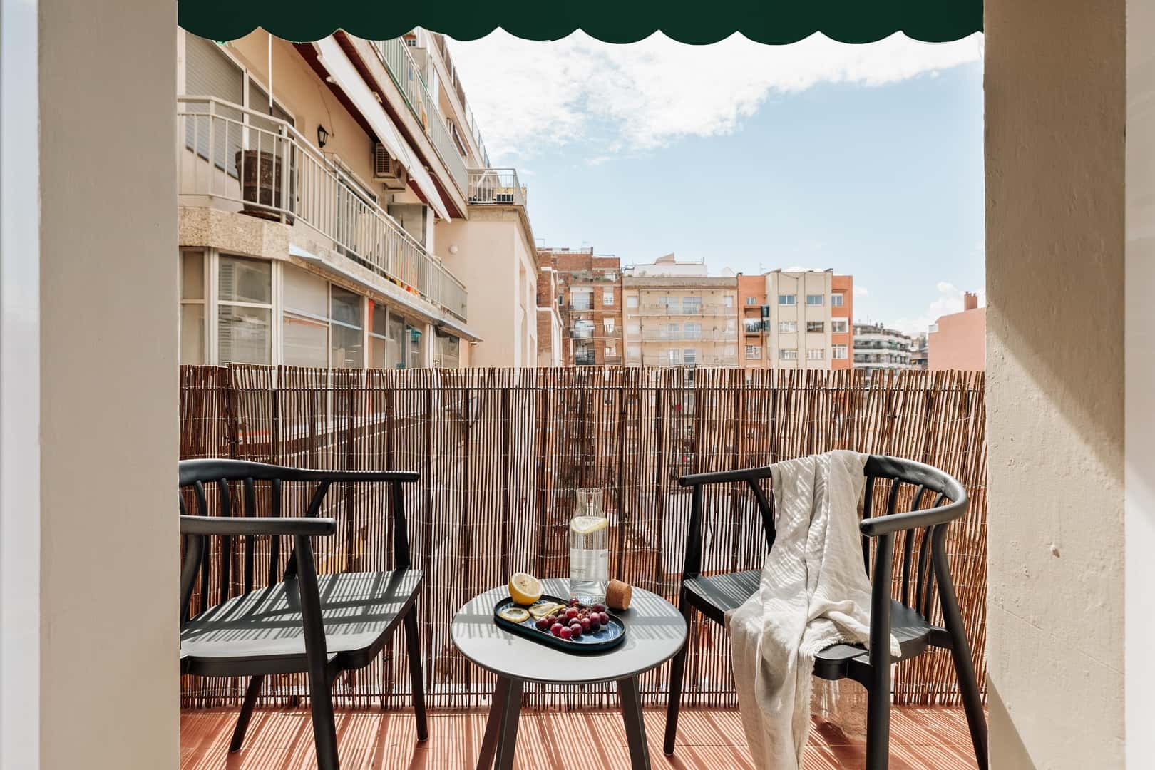 Furnished 3-bedroom flat in Eixample, 96 m² · 3