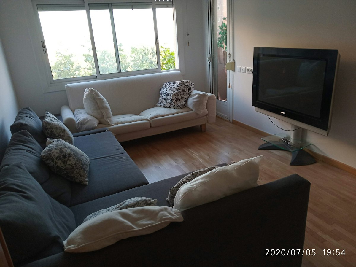 Furnished room in a 5-person shared flat in L'Hospitalet · 3