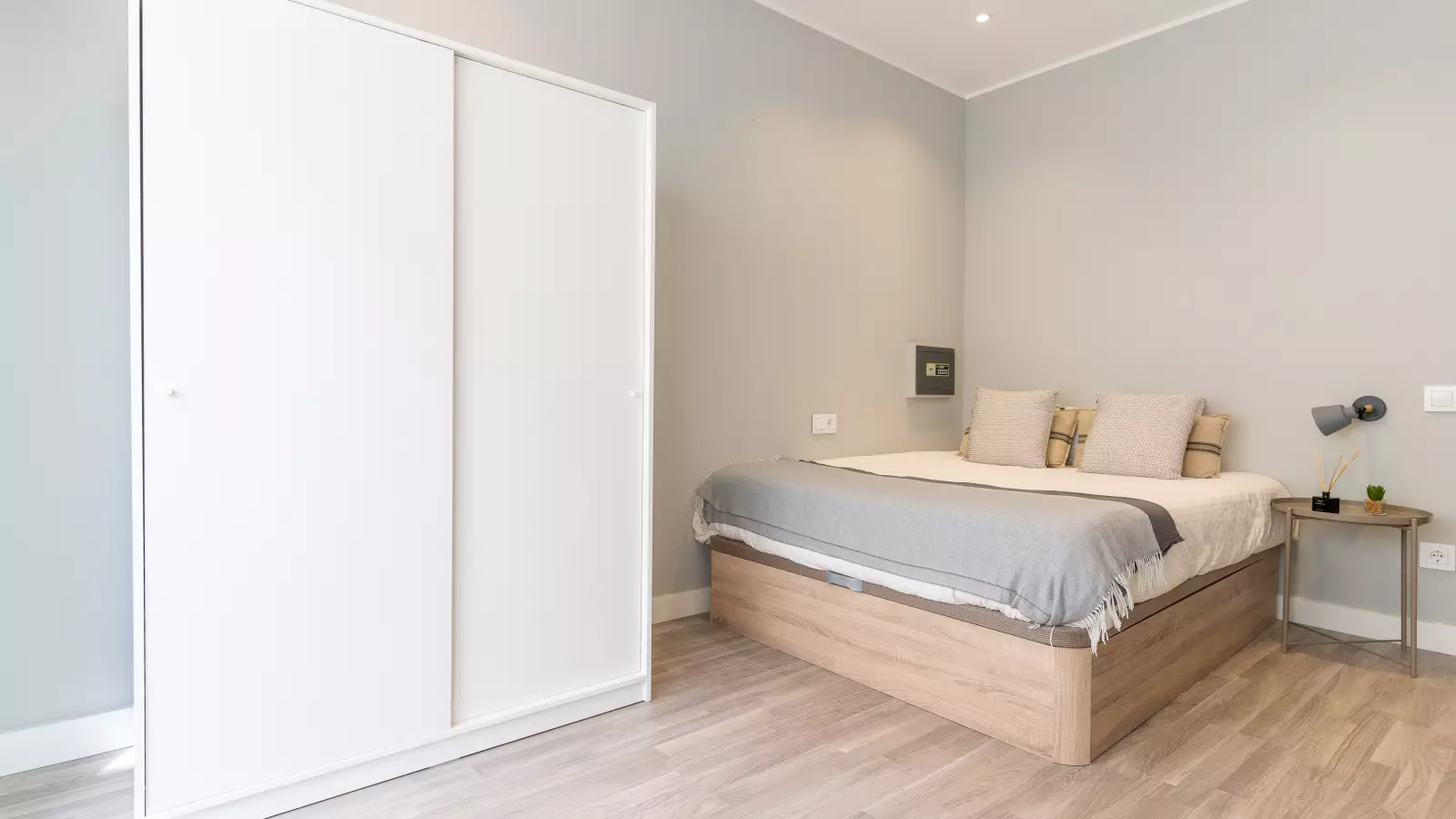 Habitación amueblada en piso compartido de 5 personas en Sarrià–Sant Gervasi · 2