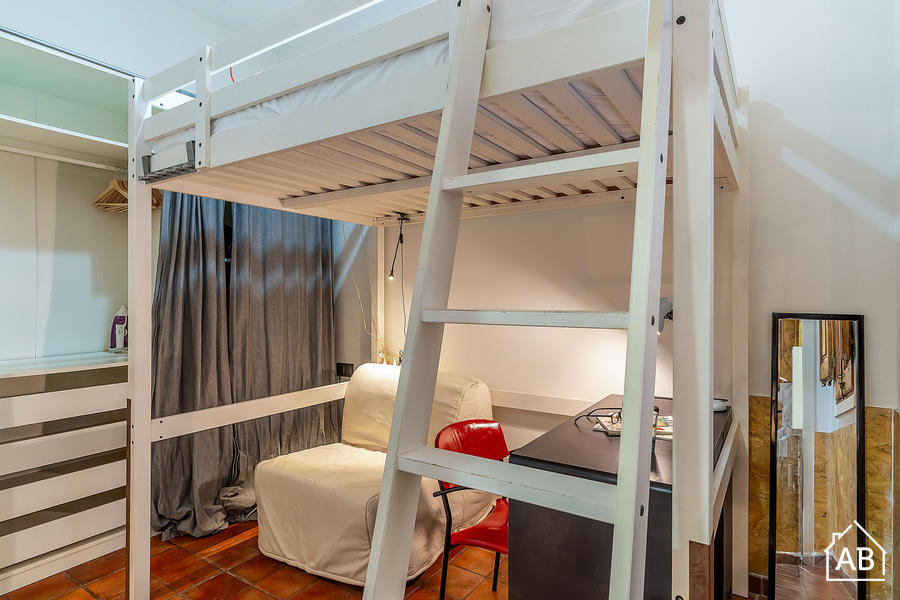 Furnished 2-bedroom flat in Ciutat Vella, 33 m² · 4