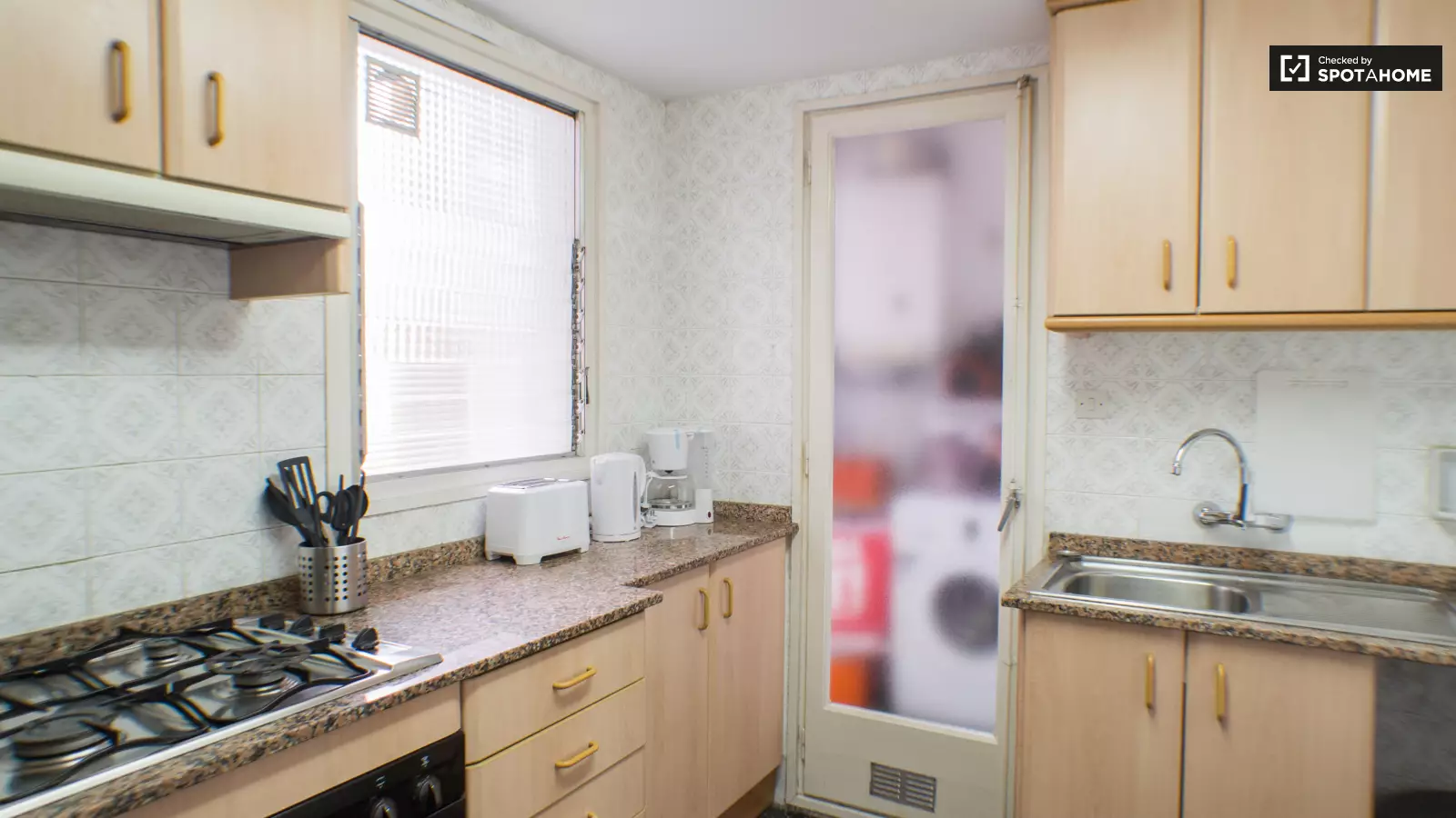 Habitación amueblada en piso compartido en Gràcia · 4