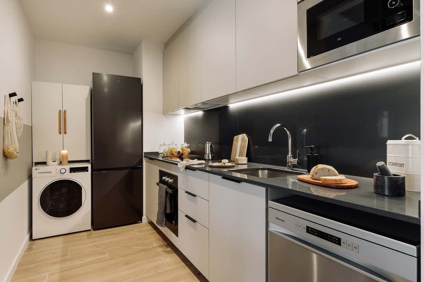 Furnished 2-bedroom flat in Eixample, 65 m² · 3