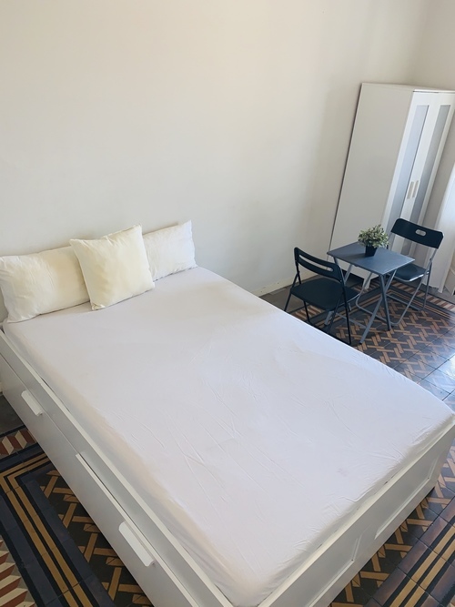 Habitación en piso compartido de 3 personas en Eixample · 2