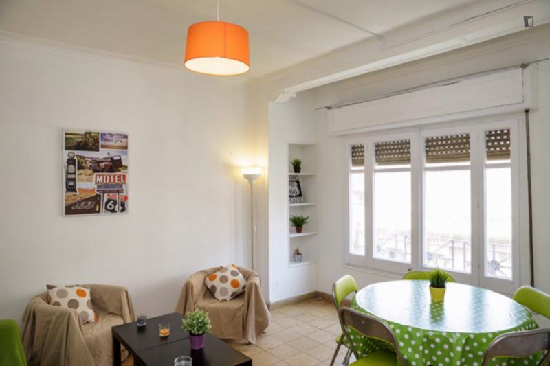 Habitación amueblada en piso compartido de 5 personas en Sarrià–Sant Gervasi · 4