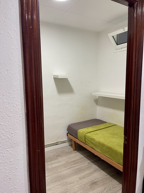 Room in a 2-person shared flat in Gràcia · 2