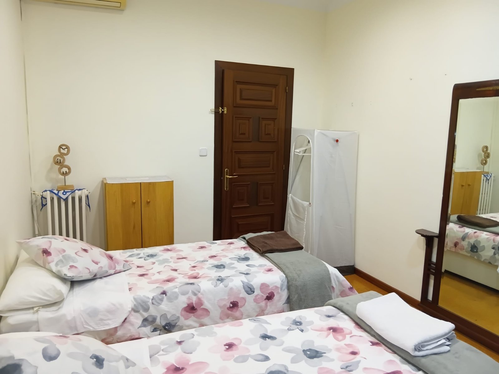 Habitación amueblada en piso compartido de 2 personas en Eixample · 3
