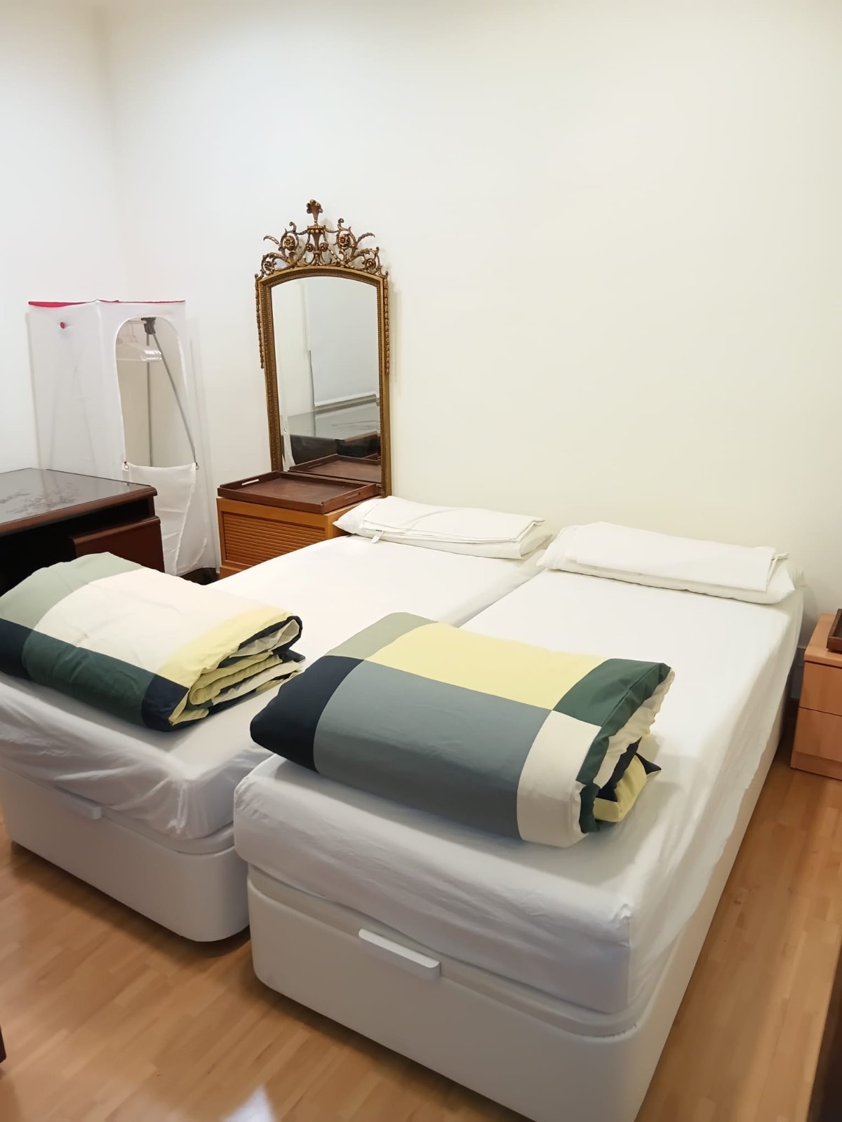 Habitación amueblada en piso compartido de 2 personas en Eixample · 4