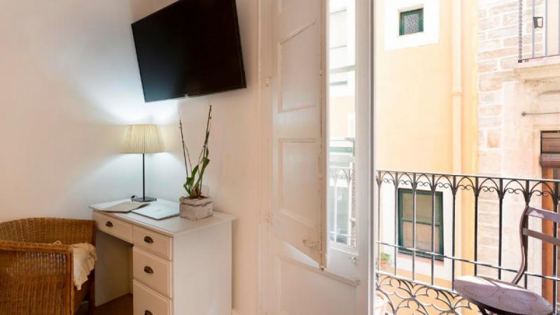 Piso de 1 dormitorio amueblado en Ciutat Vella · 3