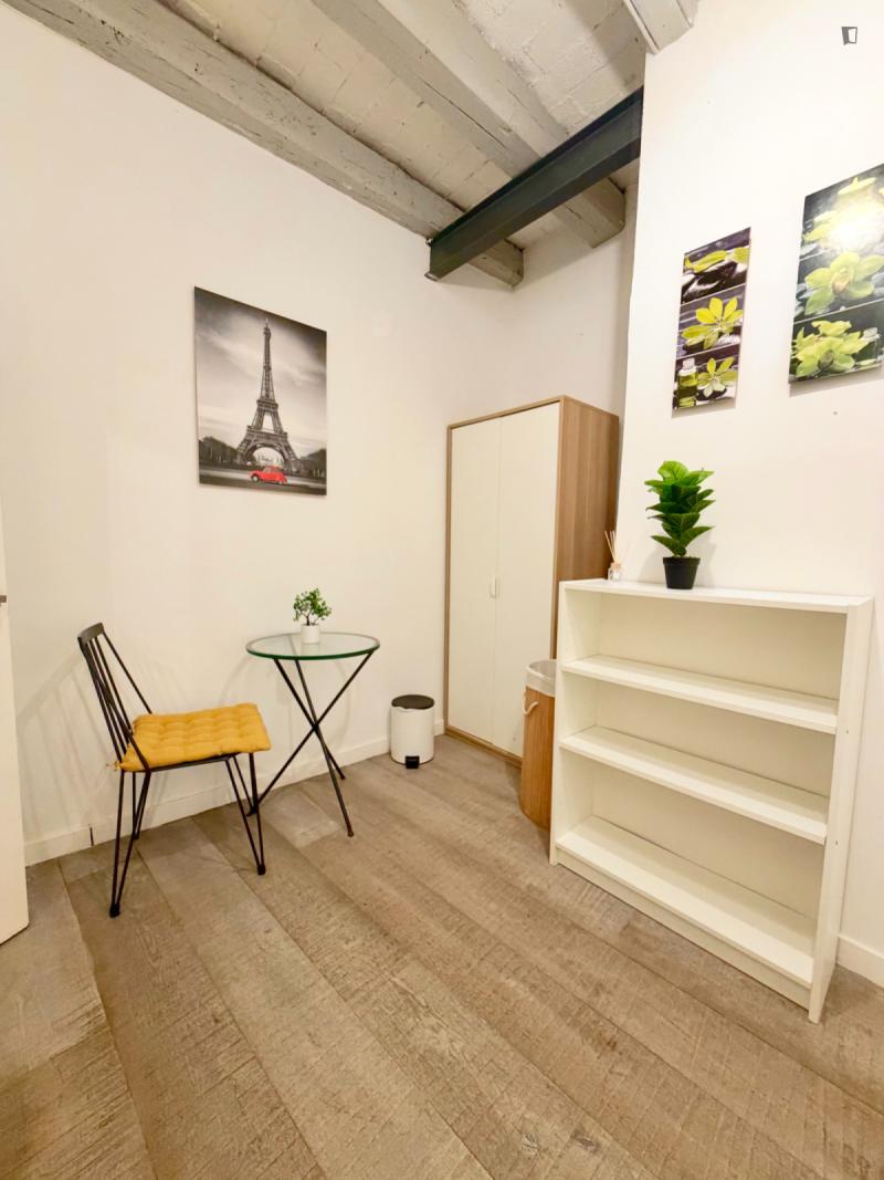 Estudio amueblado en Ciutat Vella · 4
